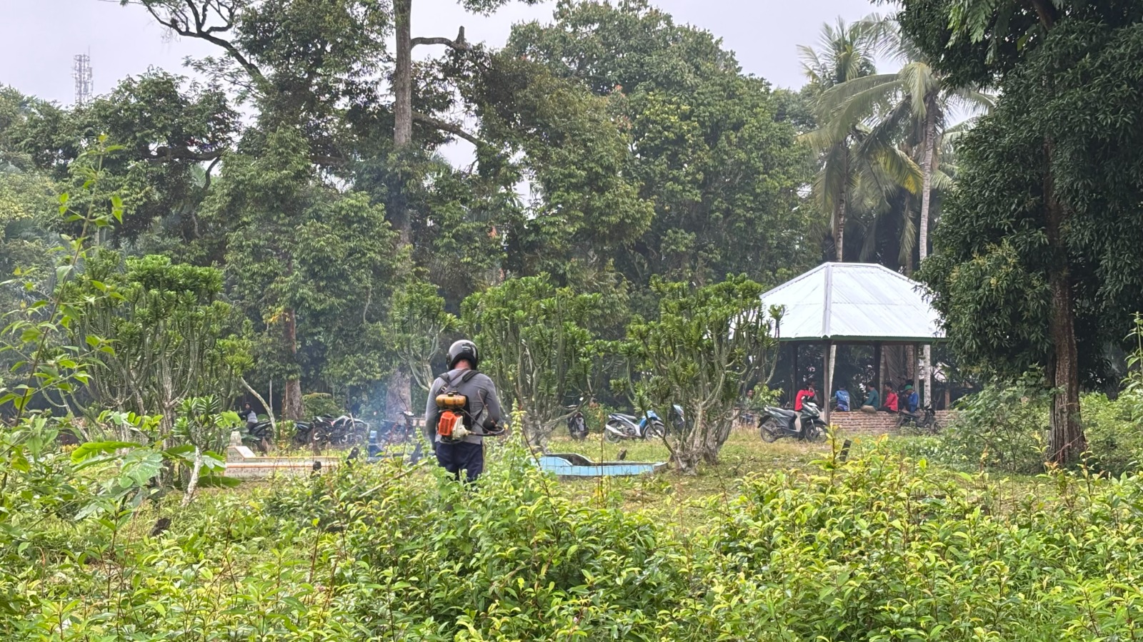 Pemerintah Desa Sungai Baung Melakukan Gotong Royong demi ci