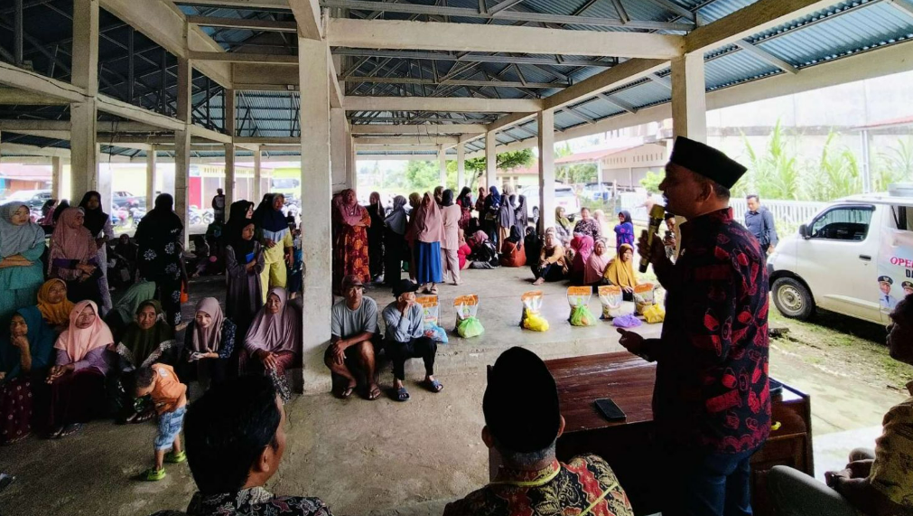 Bupati Sarolangun Hurmin Hadiri Operasi Pasar Di Desa Sungai